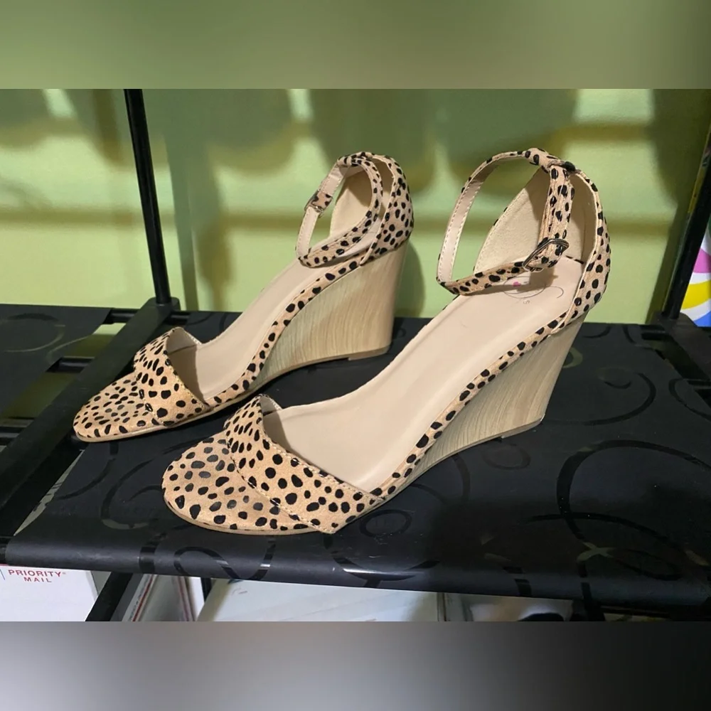 Leopard print heels - Picture 1 of 6